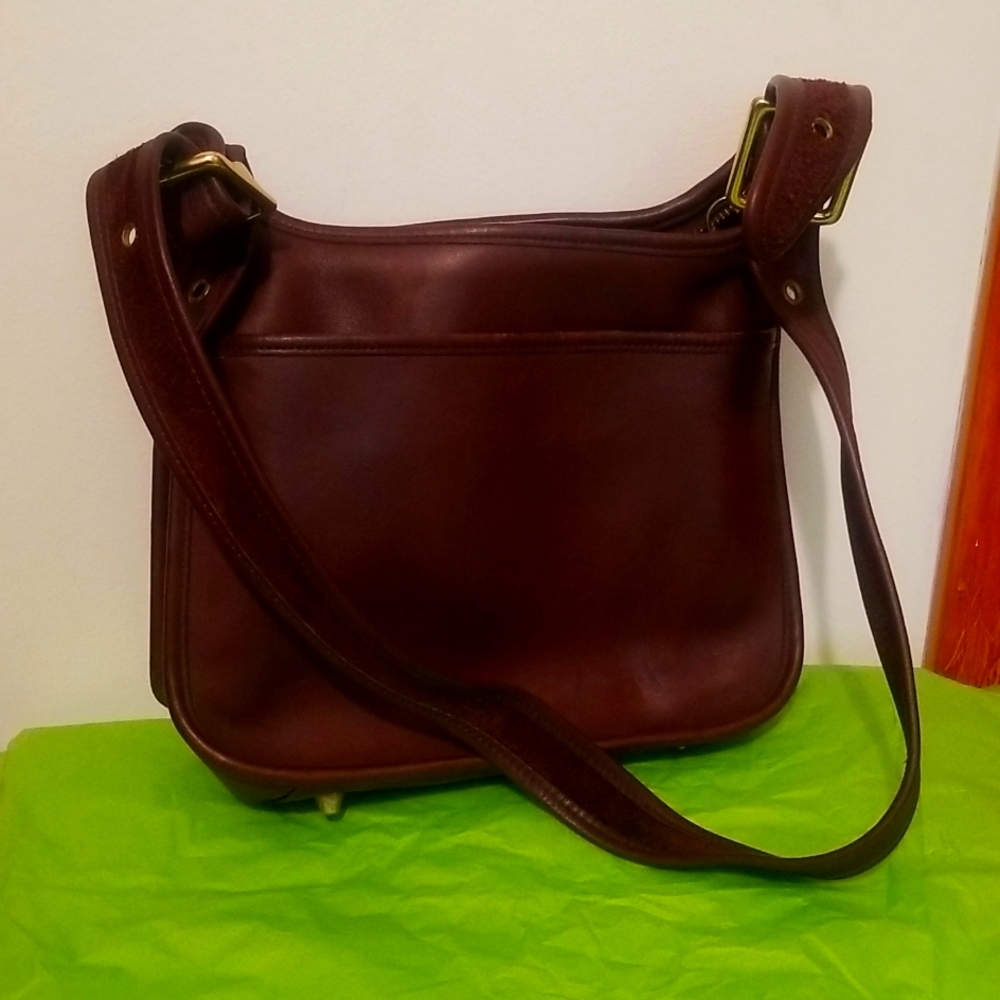 Vintage Brown Leather Coach purse.  Gently used. Excellent condition.